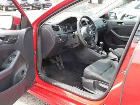 Used 2012 Volkswagen Jetta SE FWD image 12