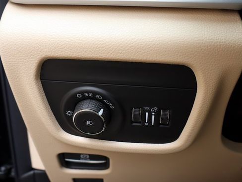 New 2025 Jeep Grand Cherokee Limited image 13