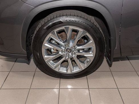 Used 2024 Toyota Highlander Limited AWD/4WD image 6