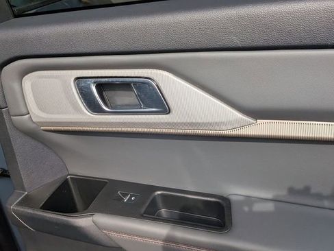 Used 2025 Ford Explorer Active w/ Active Comfort Package image 34