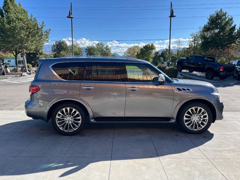 Used 2016 INFINITI QX80 4WD w/ Deluxe Technology Package image 3