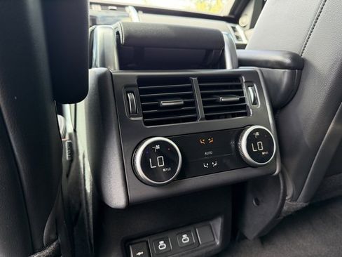 Used 2025 Land Rover Discovery S image 30