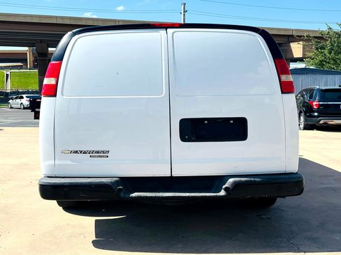 Used 2016 Chevrolet Express 3500 Extended image 6