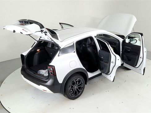 Used 2025 Nissan Kicks SR AWD/4WD image 46