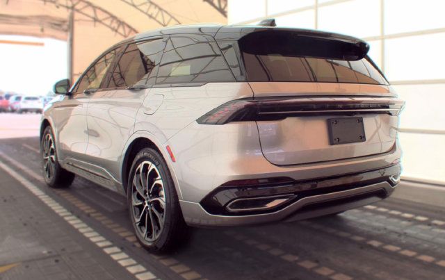 Used 2025 Lincoln Nautilus Reserve AWD/4WD image 2