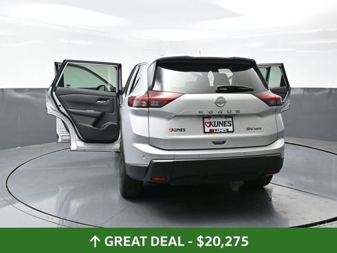 Used 2024 Nissan Rogue SV image 59