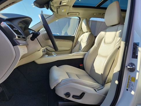 Certified 2024 Volvo XC90 T8 Ultimate w/ Protection Package Premier image 13