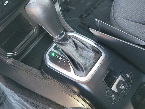 Certified 2020 Jeep Renegade Altitude w/ UConnect 8.4 Nav Group image 11