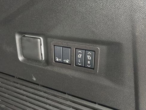 Used 2025 GMC Yukon AT4 Ultimate image 41