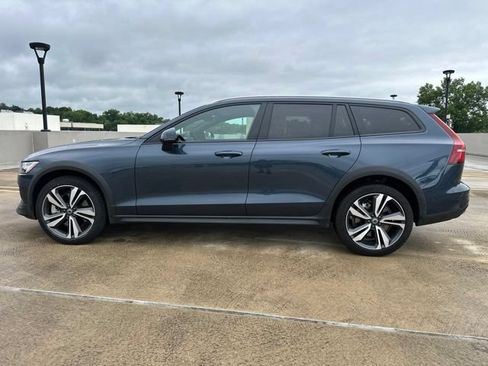 Certified 2025 Volvo V60 B5 Cross Country Plus AWD/4WD image 4