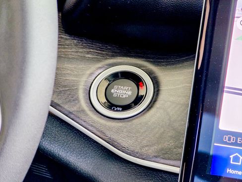 Used 2024 Jeep Grand Cherokee Limited w/ Black Appearance Package image 34