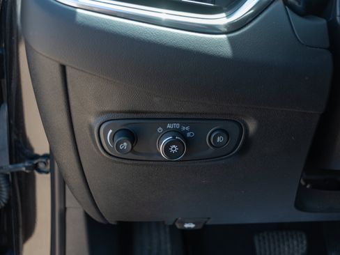 Used 2021 Chevrolet Equinox Premier AWD/4WD image 12
