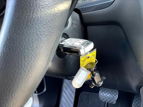 Used 2020 Volkswagen Tiguan S image 36