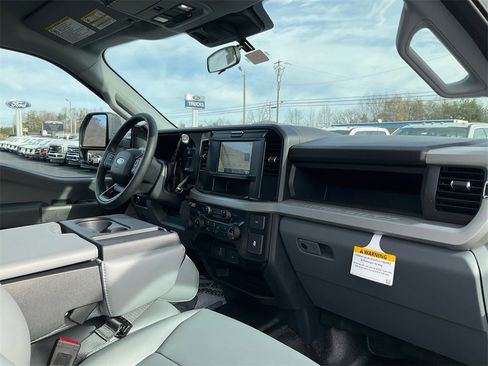 New 2026 Ford F250 XL w/ XL Chrome Package image 11