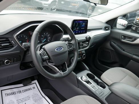 Used 2022 Ford Escape SE w/ SE Sport Appearance Package image 17