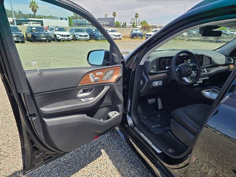 New 2026 Mercedes-Benz GLS 450 4MATIC image 21
