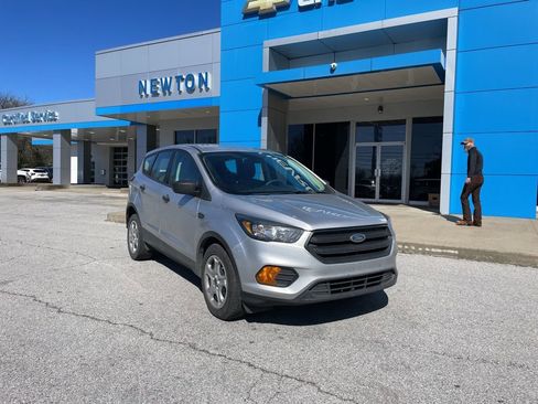 Used 2019 Ford Escape S image 2