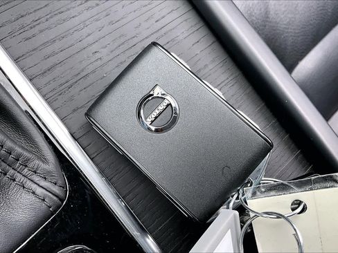 Used 2020 Volvo XC90 T6 Momentum w/ Protection Package image 14