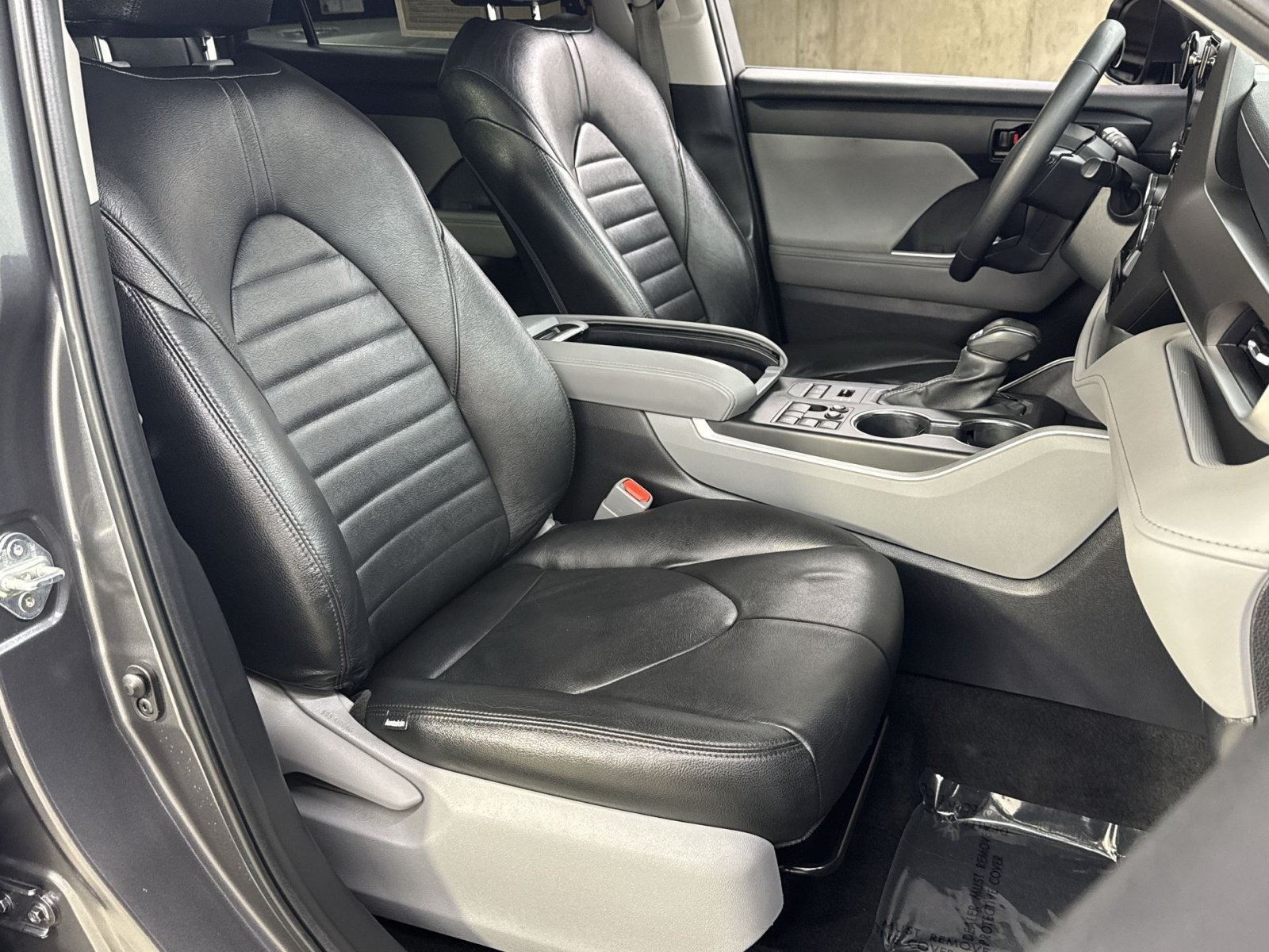 Used 2023 Toyota Highlander LE AWD/4WD image 40