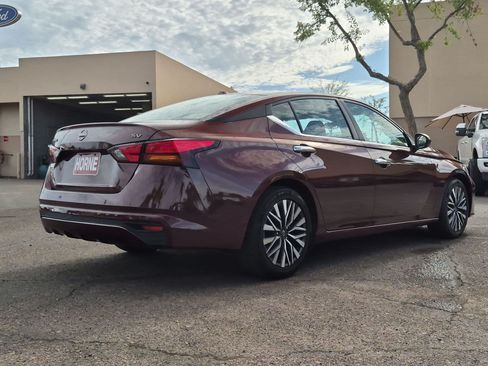 Used 2024 Nissan Altima 2.5 SV FWD image 5