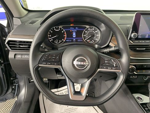 Used 2025 Nissan Altima 2.5 SV FWD image 21