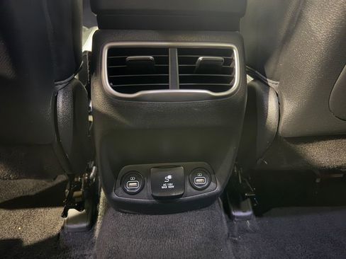 Used 2023 Hyundai Santa Fe Limited AWD/4WD image 38