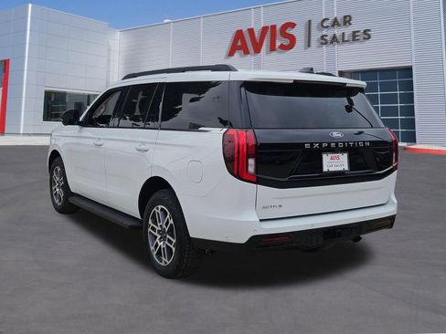 Used 2025 Ford Expedition Active AWD/4WD image 3