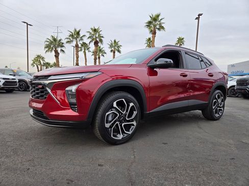 Used 2025 Chevrolet Trax RS w/ Driver Confidence Package image 2