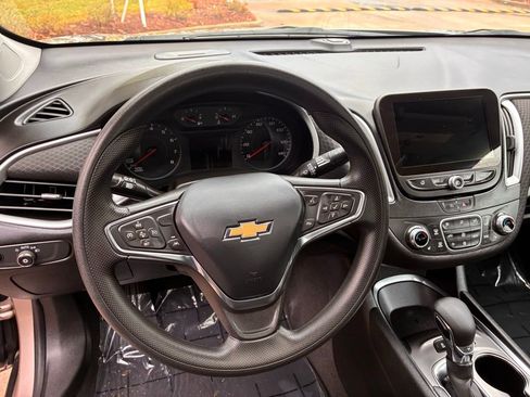Used 2024 Chevrolet Malibu LT image 22