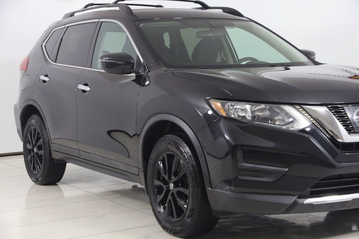 Used 2017 Nissan Rogue SV w/ Midnight Edition AWD/4WD image 32