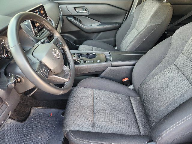 Used 2026 Nissan Rogue SV FWD image 4