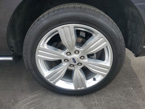 Used 2023 Ford Expedition Platinum image 5