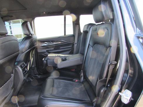 Used 2023 Jeep Grand Cherokee Altitude image 26