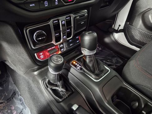 Certified 2025 Jeep Wrangler Unlimited Rubicon image 31