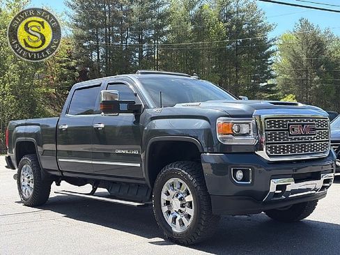 Used 2018 GMC Sierra 2500 Denali w/ Duramax Plus Package image 8