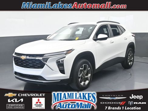 Used 2024 Chevrolet Trax LT FWD image 1