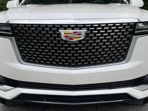 Used 2022 Cadillac Escalade Premium Luxury AWD/4WD image 11