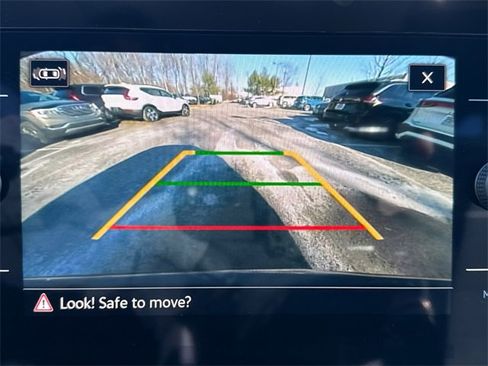 Certified 2025 Volkswagen Taos SE w/ Panoramic Sunroof Package image 16