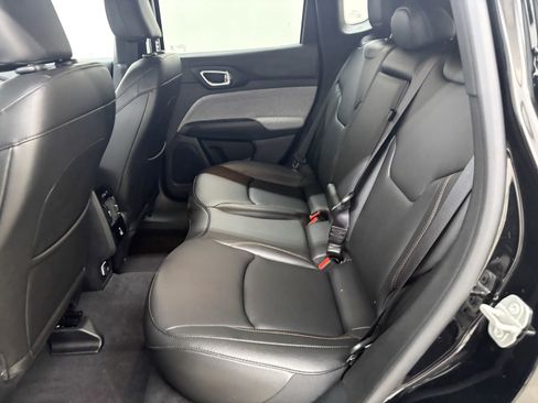 Used 2024 Jeep Compass Latitude image 14