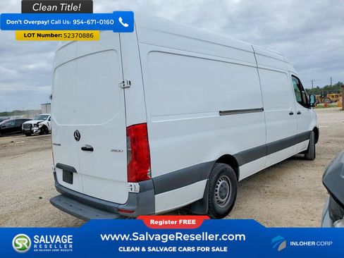 Used 2021 Mercedes-Benz Sprinter 2500 image 4