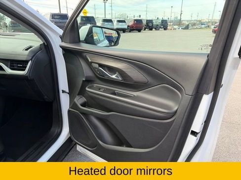 Used 2023 GMC Terrain SLT image 29