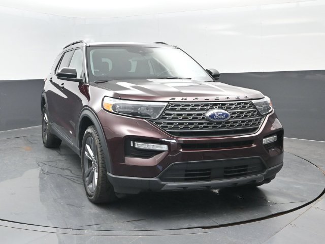 Certified 2022 Ford Explorer XLT w/ Equipment Group 202A AWD/4WD image 2