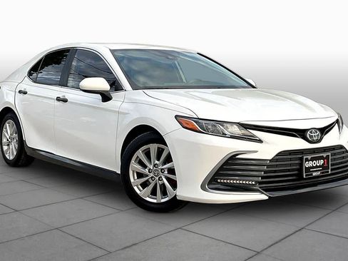Used 2023 Toyota Camry LE image 3