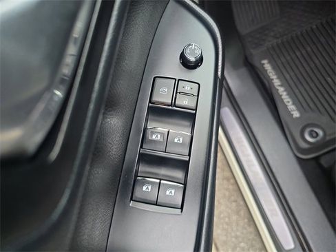 Used 2019 Toyota Highlander Limited image 17