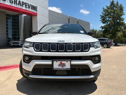 Used 2025 Jeep Compass Limited AWD/4WD image 3