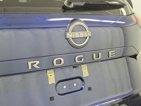 Used 2025 Nissan Rogue SV FWD image 7