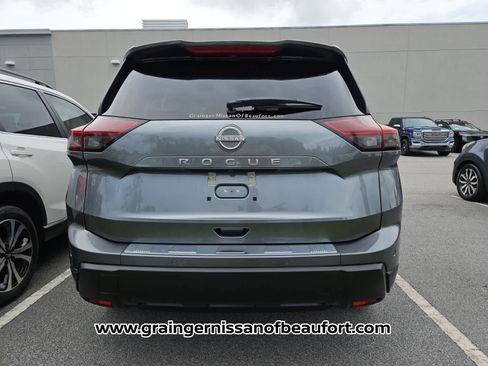 Used 2025 Nissan Rogue SV FWD image 9
