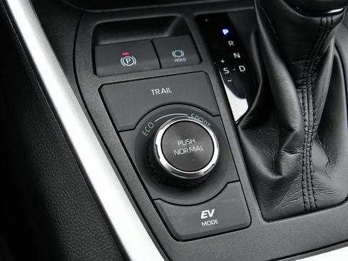 Used 2023 Toyota RAV4 LE image 27