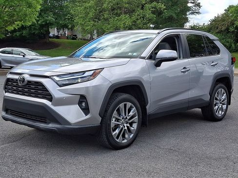Used 2023 Toyota RAV4 XLE Premium AWD/4WD image 5