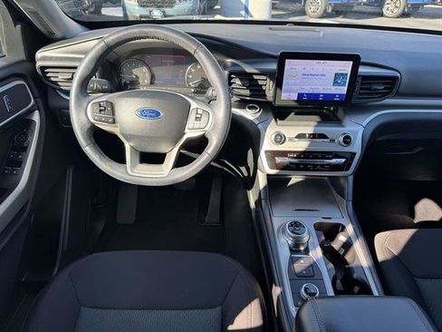 Used 2022 Ford Explorer XLT image 11